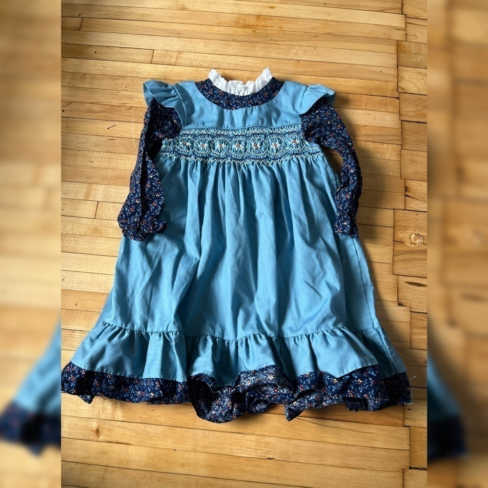 Polly Flinders‎ vintage little girls blue hand smocked dress